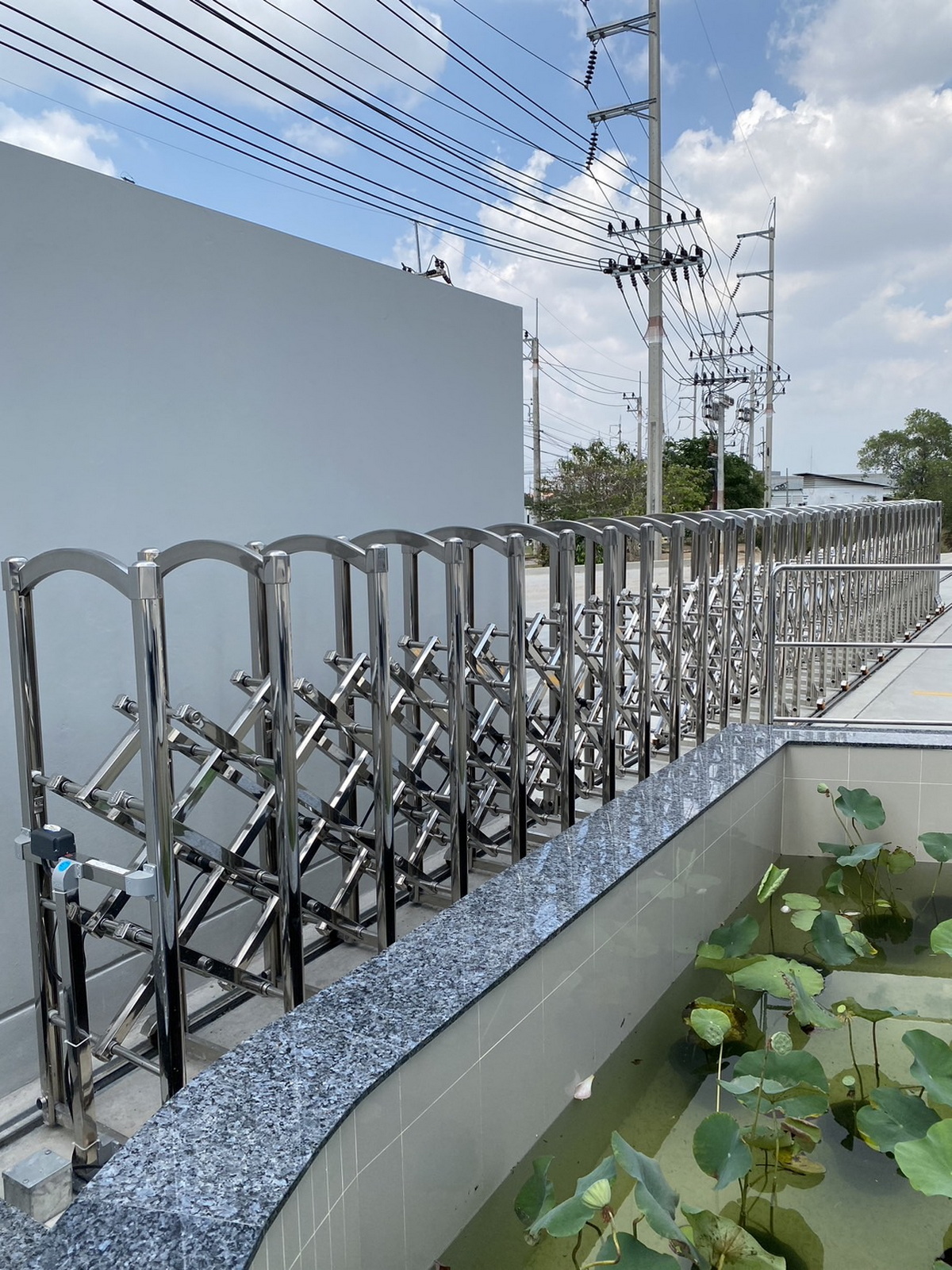 Folding Gate - Image 2